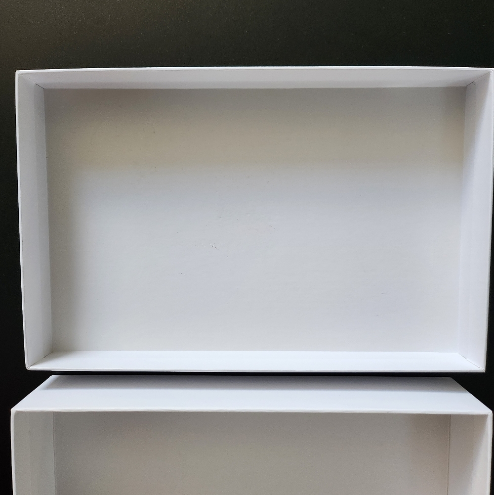 Dooney L White Wallet Box - Picture 8 of 10